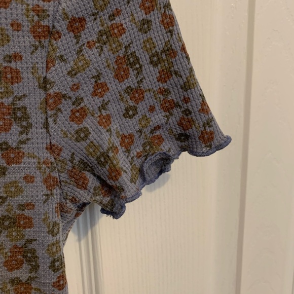 American Eagle ruffle cut waffle tee - Picture 4 of 5